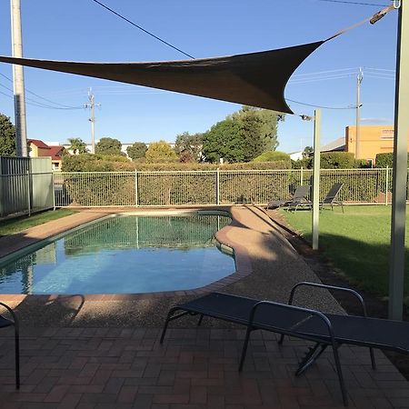 The Kidman Wayside Inn Griffith Exteriér fotografie