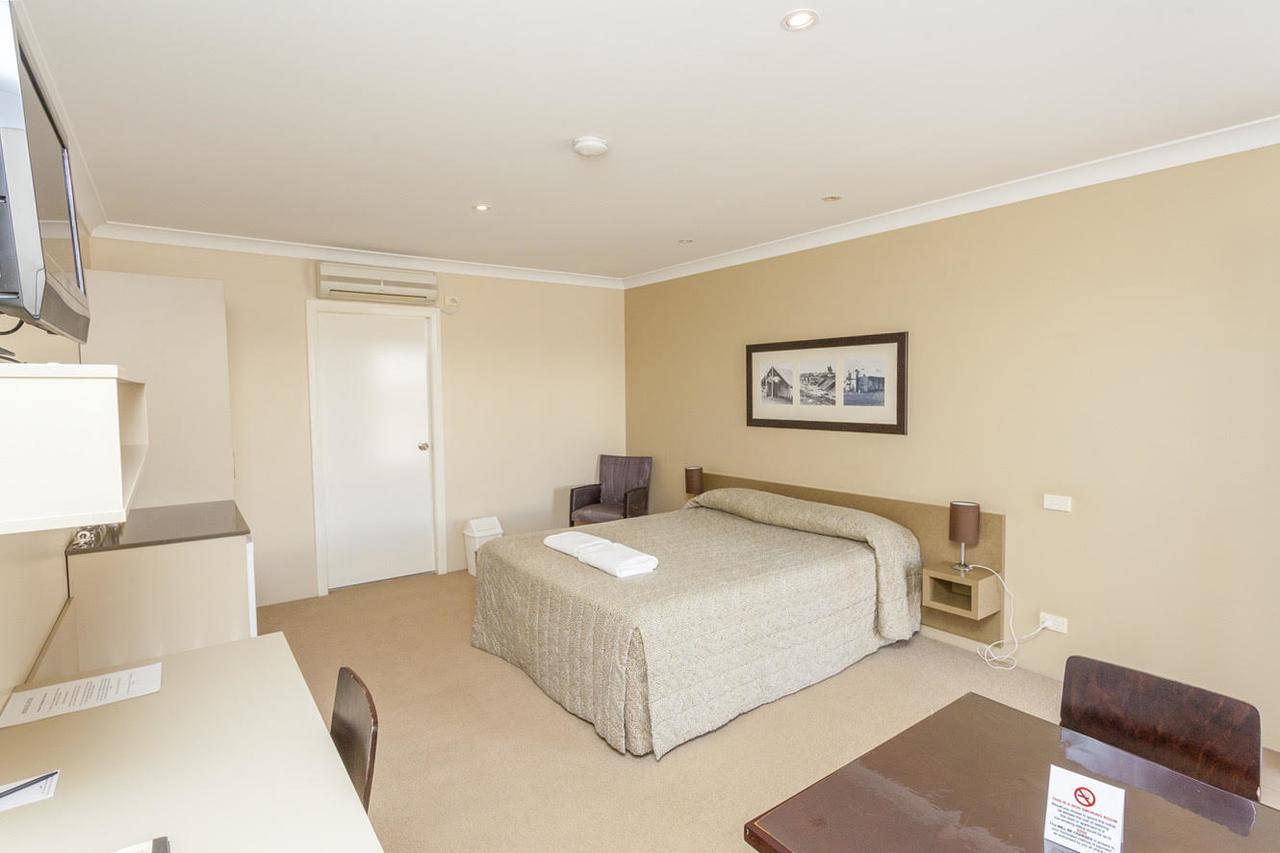 The Kidman Wayside Inn Griffith Exteriér fotografie
