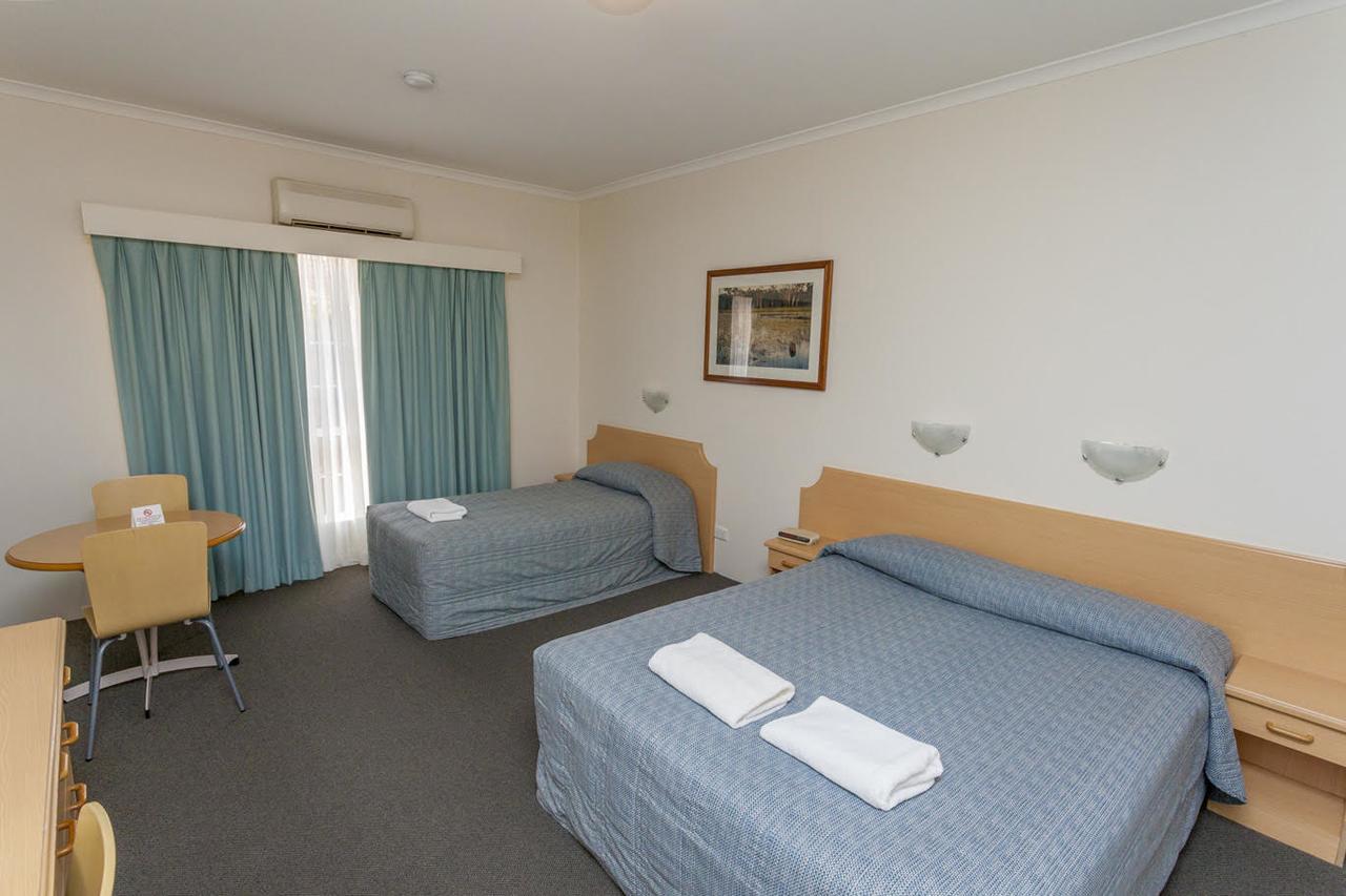 The Kidman Wayside Inn Griffith Exteriér fotografie