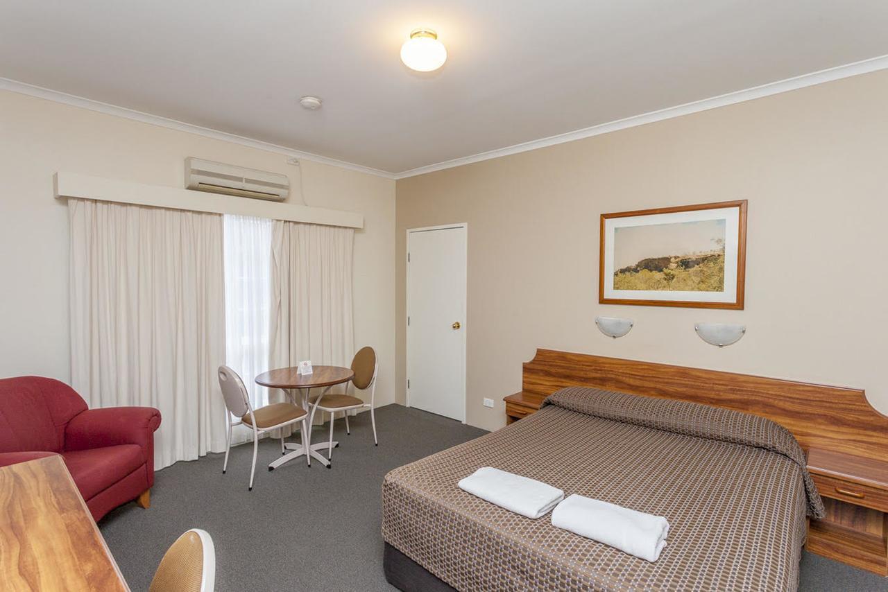 The Kidman Wayside Inn Griffith Exteriér fotografie