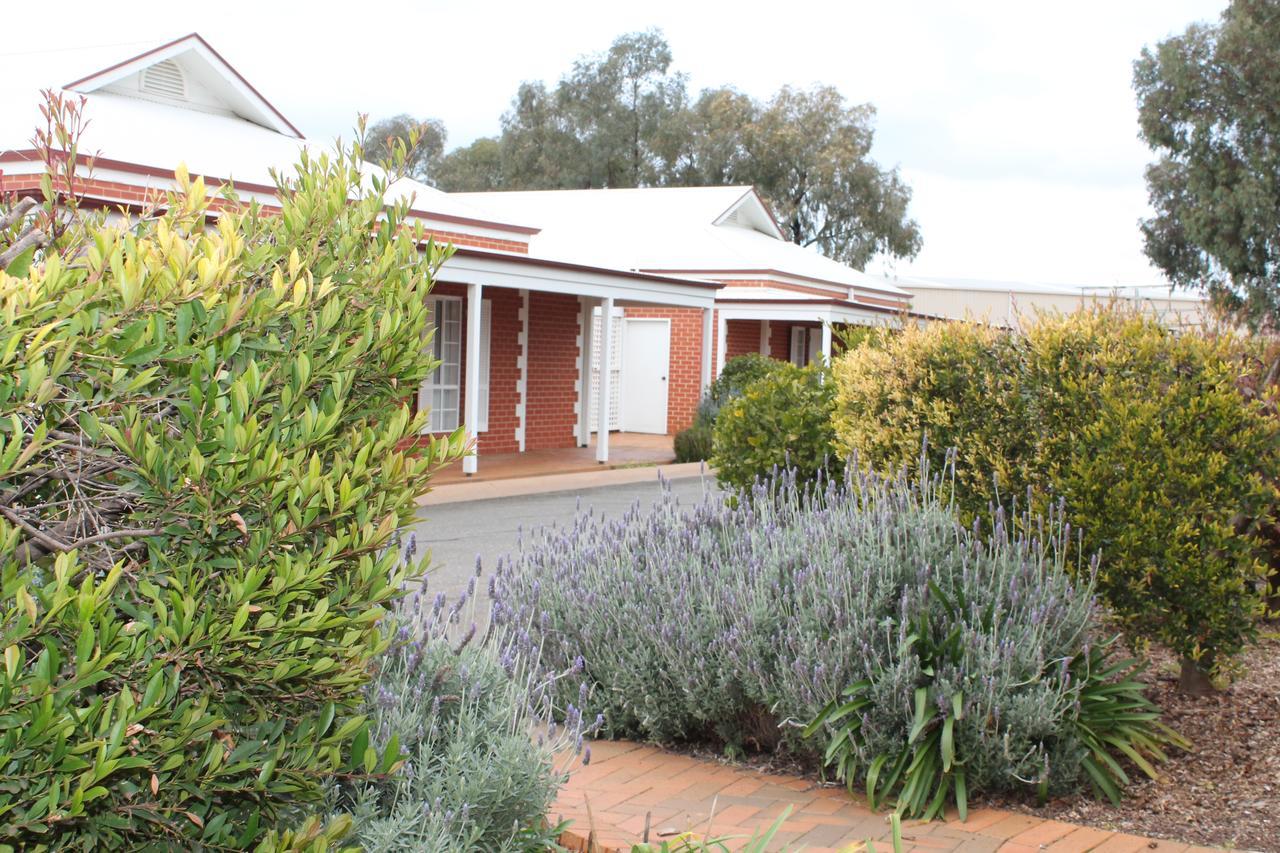 The Kidman Wayside Inn Griffith Exteriér fotografie