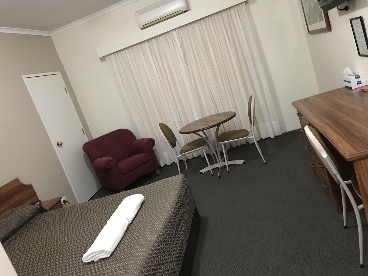 The Kidman Wayside Inn Griffith Exteriér fotografie
